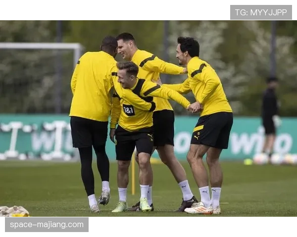 多特蒙德俱乐部启动“足球包容性”社区项目,邀请难民儿童参与训练日 多特蒙德俱乐部启动“足球包容性”社区项目,邀请难民儿童参与训练日